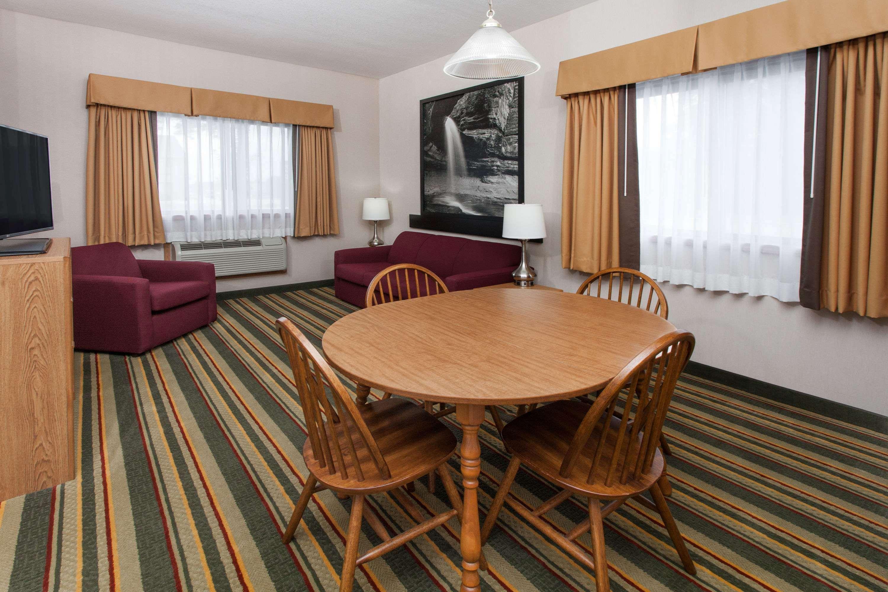 ซูเปอร์ 8 บาย วินด์แฮม ออตตาวา สตาร์ฟ ร็อก Hotel ภายนอก รูปภาพ